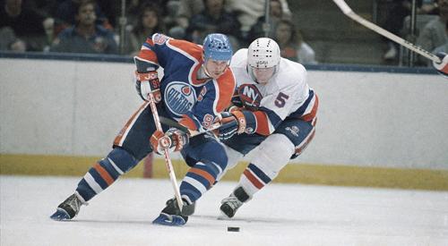 Wayne Gretzky tells story about why he played with half off his shirt tucked  in for his whole career